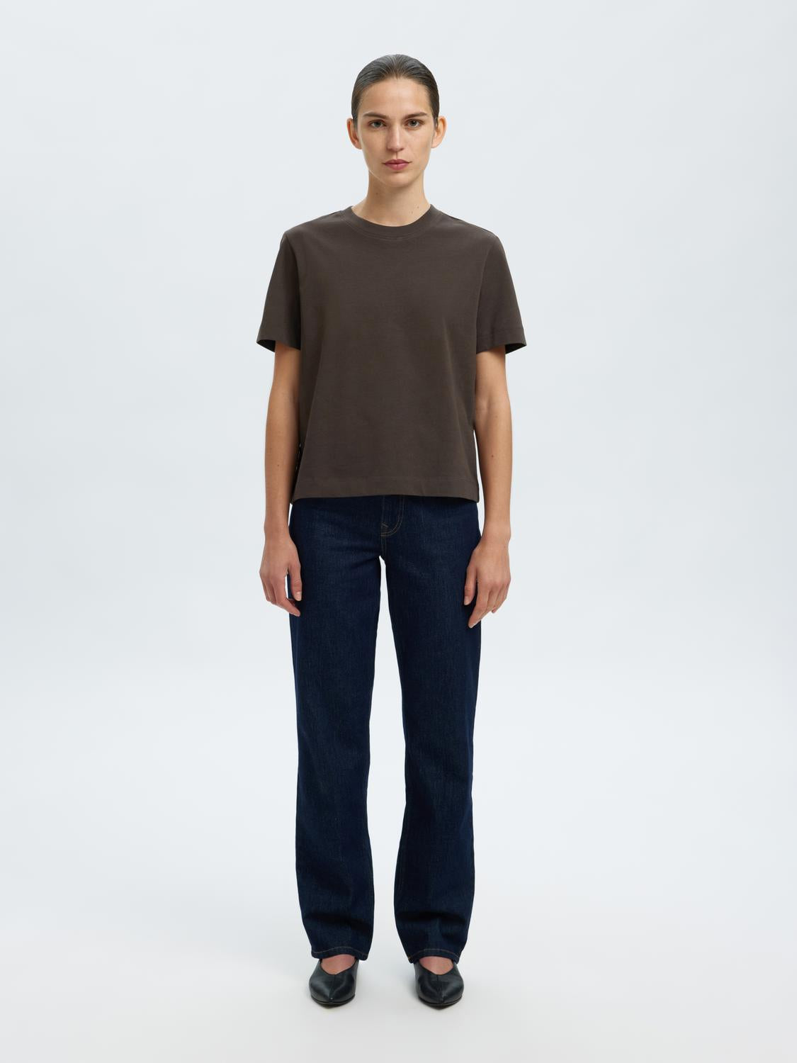 model_shot-front_full